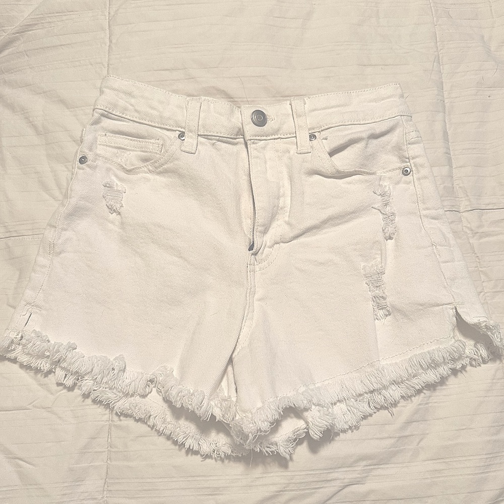 No Boundaries Ripped White Jean Shorts, size 5